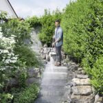 استفاده از کارواش خانگی کرشر مدل K3 Compact در نظافت باغ