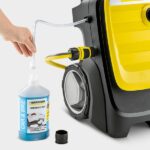 مکش مواد شوینده در کارواش خانگی کرشر مدل K7 Compact