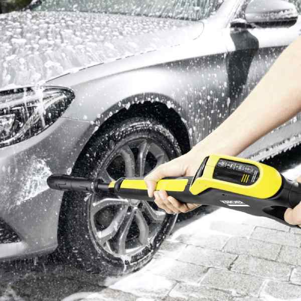 نظافت و شستشوی خودرو با دستگاه کارواش خانگی مدل K4 Power Control
