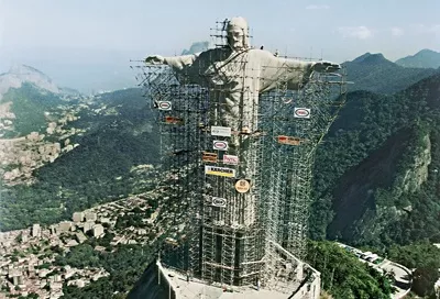 تمیز کردن مجسمه مسیح توسط شرکت کارچر