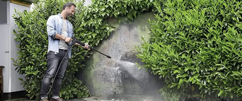 تمیز کردن حیاط با دستگاه کارواش خانگی