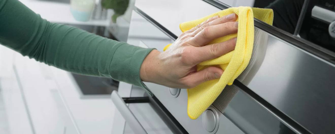 بهترین روش های تمیز کردن و برق انداختن فر و اجاق گاز