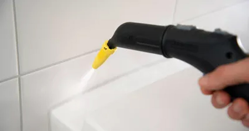 تمیز کردن چسب سلیکونی کاشی و سرامیک حمام با دستگاه بخار شوی