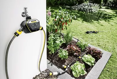 نظافت باغ ها با تجهیزات شرکت کارچر