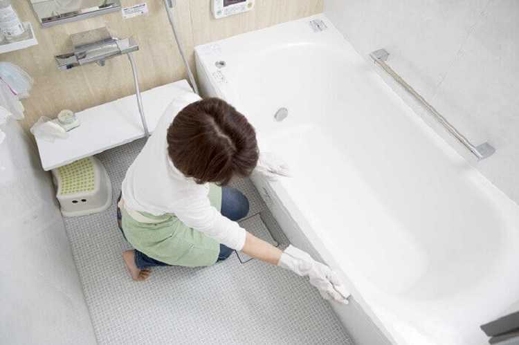بهترین روش تمیز کردن حمام و برق انداختن سطوح